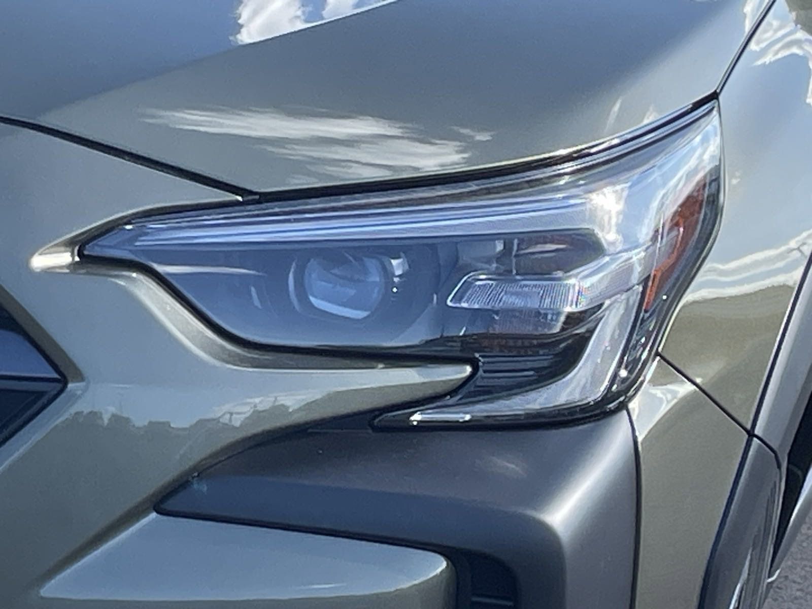 Certified 2025 Subaru Outback Limited AWD/4WD image 7