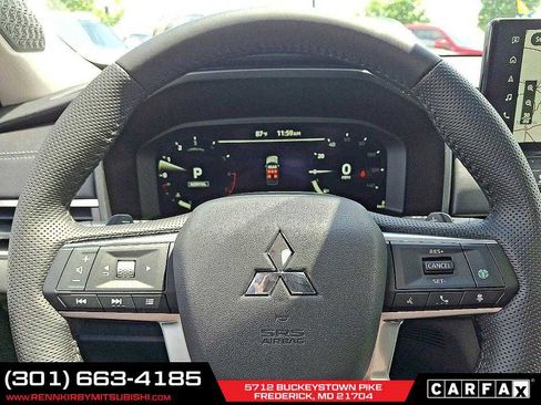 New 2025 Mitsubishi Outlander SE image 18