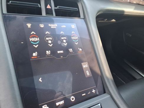 Used 2020 Porsche Taycan image 24