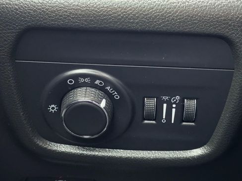 Used 2023 Jeep Grand Cherokee Altitude AWD/4WD image 37