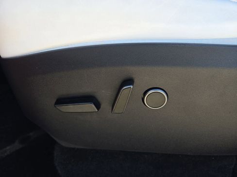 Used 2024 Tesla Model Y 2WD image 15