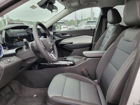 New 2026 Chevrolet Trax LT w/ Midnight Edition FWD image 8