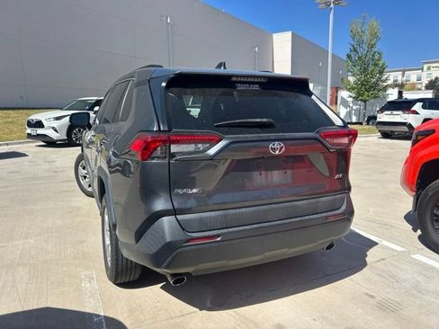Used 2019 Toyota RAV4 XLE FWD image 5