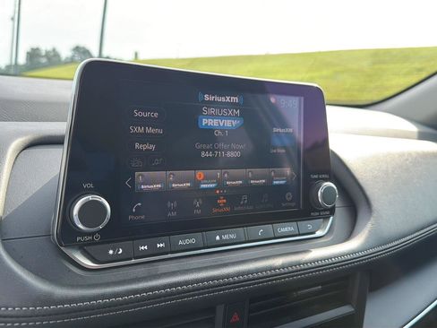 Used 2024 Nissan Rogue S AWD/4WD image 23