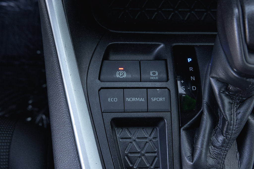 Certified 2021 Toyota RAV4 LE FWD image 19
