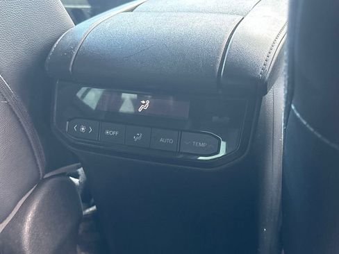 Used 2022 Toyota Highlander XSE FWD image 29