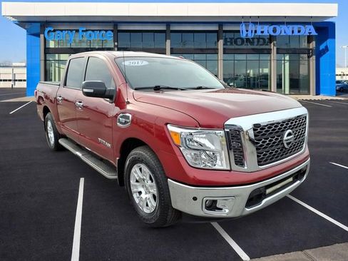 Used 2017 Nissan Titan SV image 1