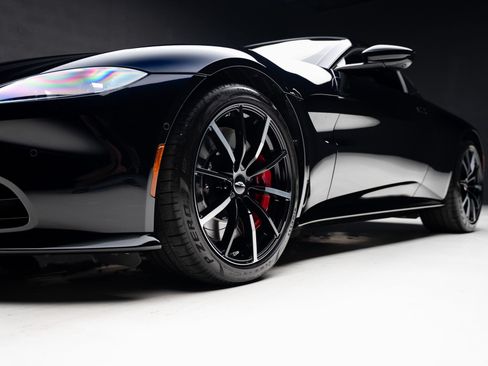 Used 2023 Aston Martin V8 Vantage Coupe RWD image 67
