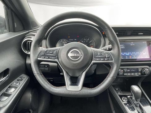 Used 2023 Nissan Kicks SR w/ SR Premium Package FWD image 14