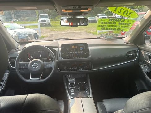 Used 2021 Nissan Rogue Platinum FWD image 12