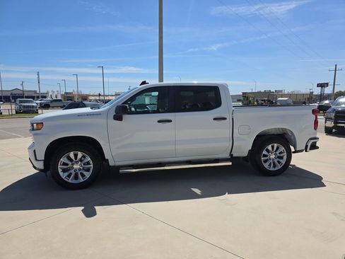 Used 2020 Chevrolet Silverado 1500 Custom w/ Custom Value Package image 4