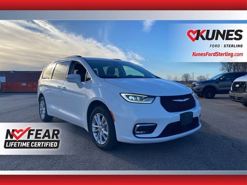 Used 2021 Chrysler Pacifica Touring w/ Cold Weather Group image 1