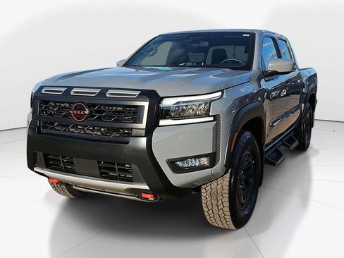 Used 2025 Nissan Frontier PRO-4X image 10