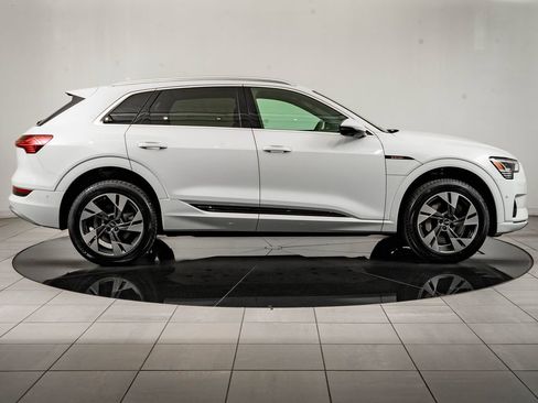 Used 2022 Audi e-tron Premium Plus w/ Premium Plus Package AWD/4WD image 11