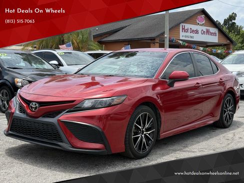 Used 2021 Toyota Camry SE FWD image 1