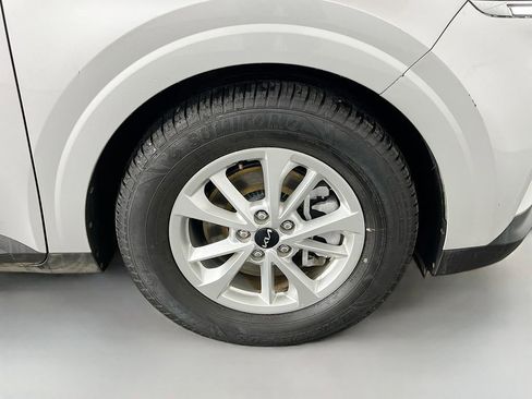 Used 2022 Kia Carnival LX FWD image 37