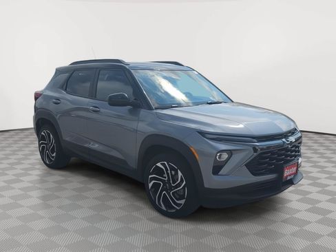Used 2024 Chevrolet TrailBlazer RS w/ Convenience Package AWD/4WD image 3