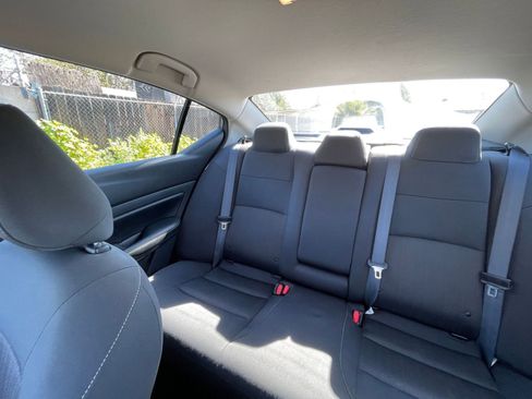 Used 2025 Nissan Altima 2.5 SV image 41