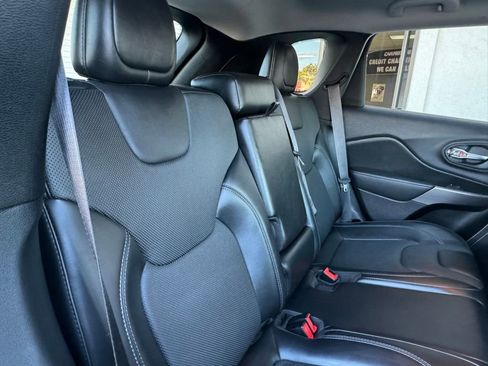 Used 2020 Jeep Cherokee Limited FWD image 21