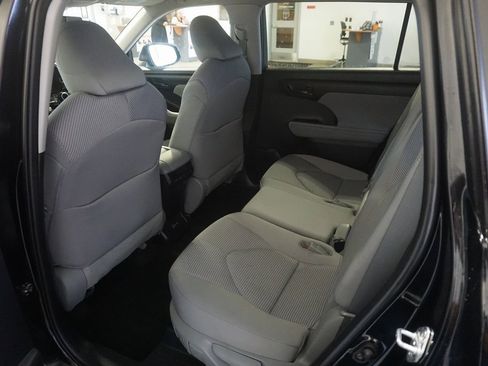 Used 2023 Toyota Highlander L image 20