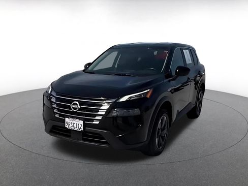 Used 2025 Nissan Rogue SV FWD image 4