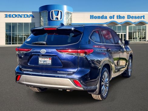 Used 2023 Toyota Highlander Platinum image 7