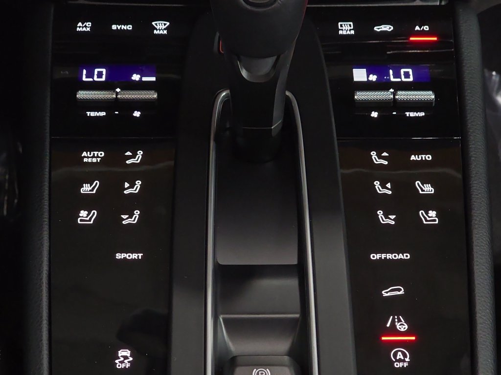 Certified 2026 Porsche Macan AWD/4WD image 19