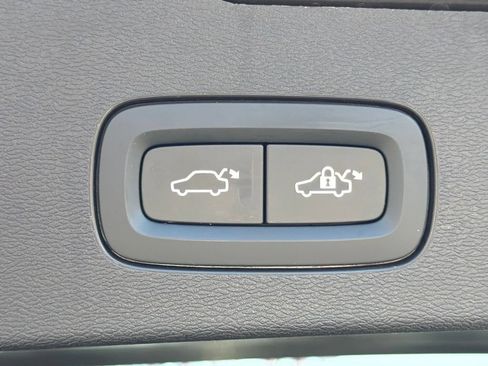 Used 2025 Volvo V60 B5 Cross Country Plus AWD/4WD image 16