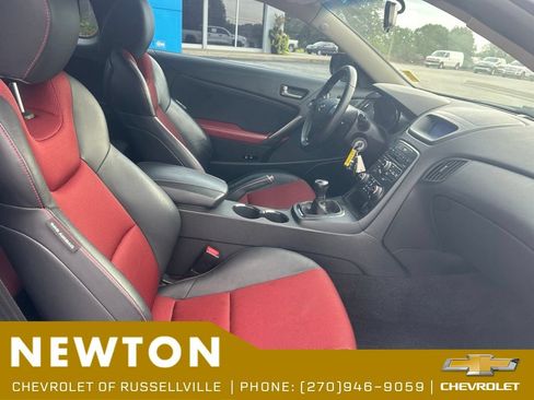 Used 2012 Hyundai Genesis 3.8 RWD image 9