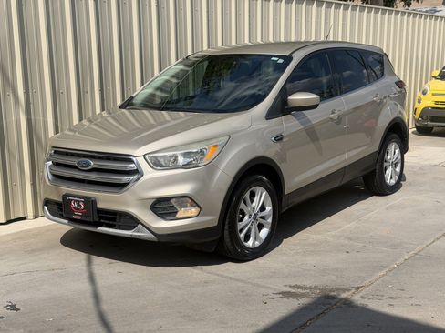 Used 2017 Ford Escape SE FWD image 9