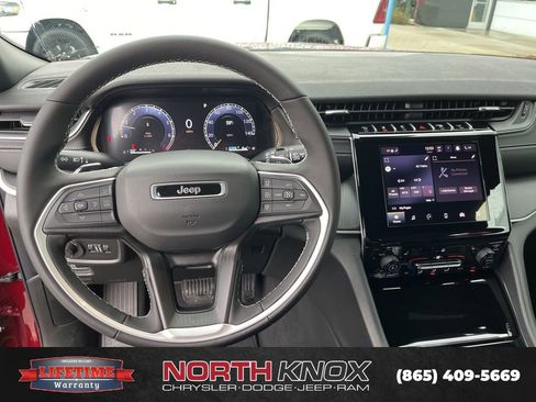 New 2025 Jeep Grand Cherokee L Altitude AWD/4WD image 8