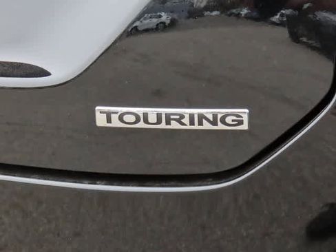 New 2025 Honda Pilot Touring image 8