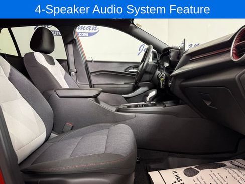 Used 2024 Chevrolet Trax RS w/ Sunroof Package FWD image 18