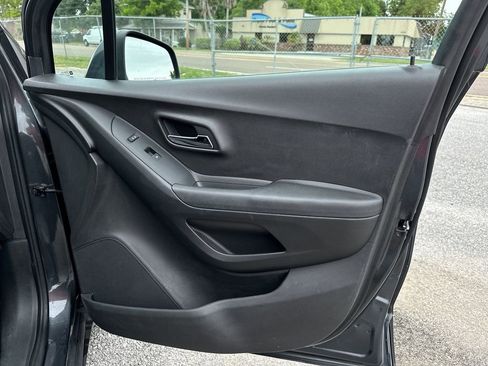 Used 2018 Chevrolet Trax LT w/ LT Convenience Package FWD image 35