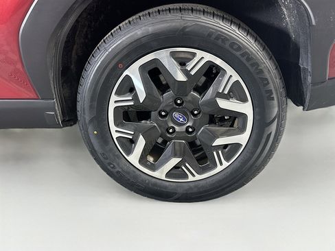 Used 2025 Subaru Forester Premium AWD/4WD image 11