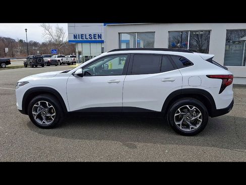 Certified 2025 Chevrolet Trax LT image 5