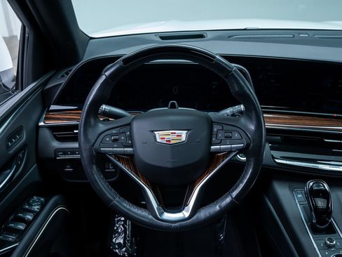 Used 2024 Cadillac Escalade Premium Luxury AWD/4WD image 11