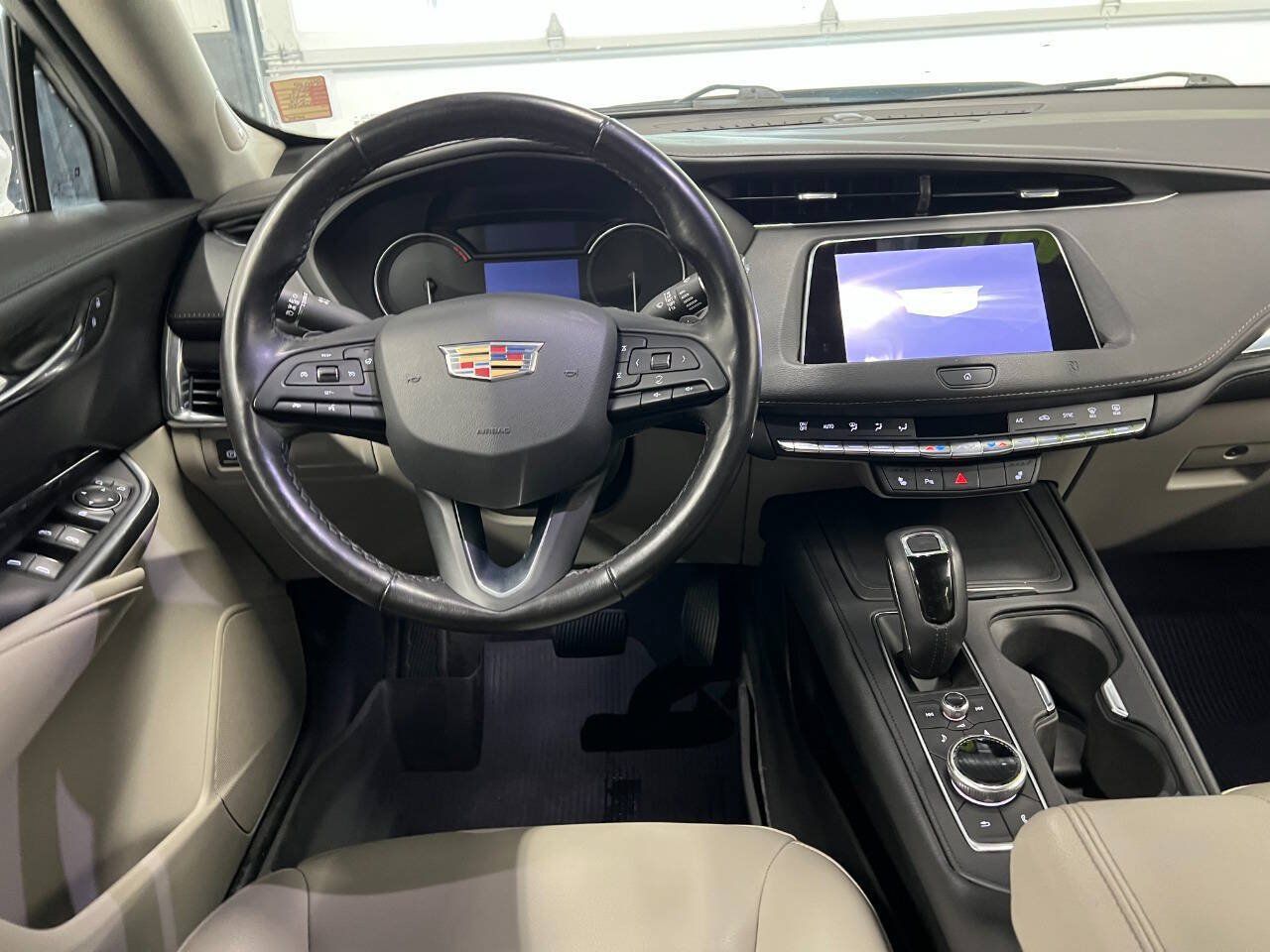 Used 2019 Cadillac XT4 Luxury w/ Cold Weather Package AWD/4WD image 8