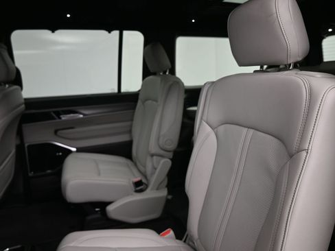 New 2026 Jeep Grand Wagoneer Limited AWD/4WD image 10