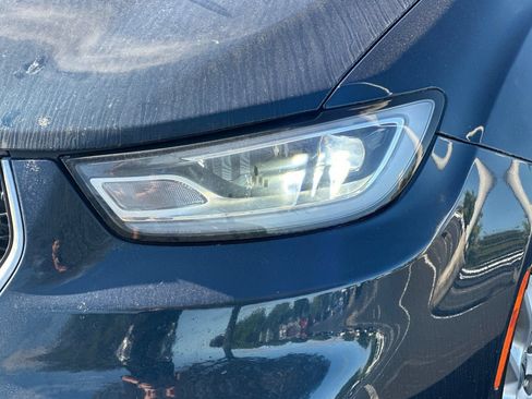 Used 2023 Chrysler Pacifica Touring-L FWD image 49