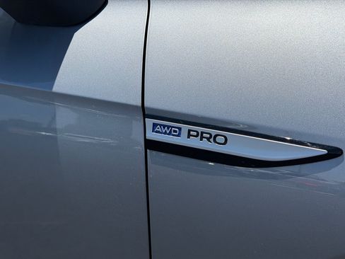 Used 2025 Volkswagen ID.4 Pro AWD/4WD image 23