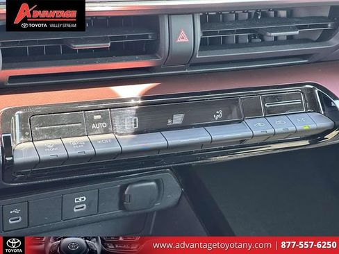 Used 2024 Toyota Prius Prime FWD image 31