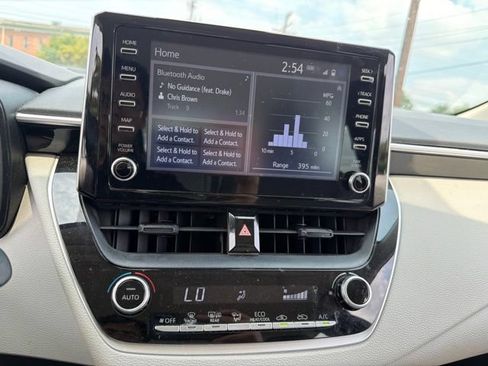 Used 2020 Toyota Corolla LE FWD image 15