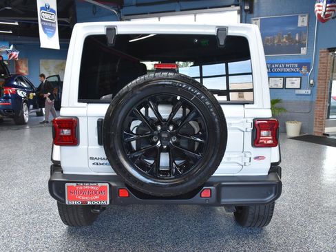 Used 2025 Jeep Wrangler Unlimited Sahara w/ Safety Group AWD/4WD image 5