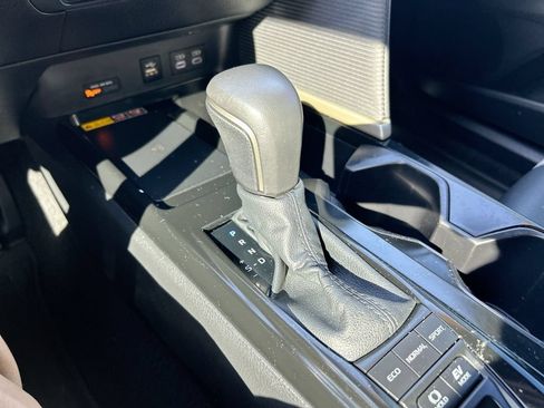 Used 2025 Toyota Camry SE w/ Convenience Package FWD image 27