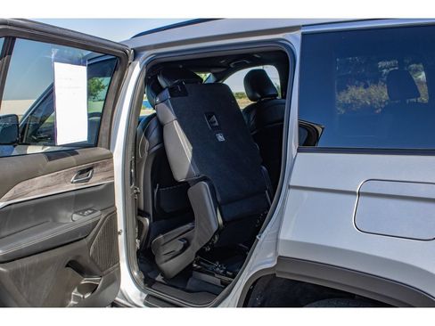 Used 2024 Jeep Grand Cherokee L Limited AWD/4WD image 15