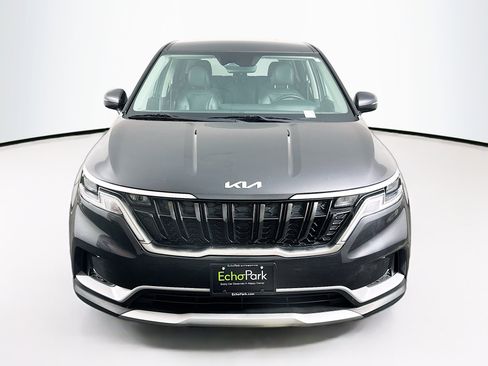 Used 2024 Kia Carnival LX image 2