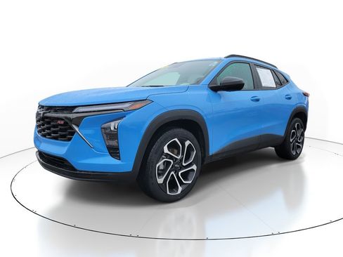 Used 2024 Chevrolet Trax RS image 2