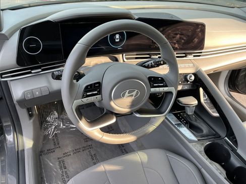 Used 2025 Hyundai Elantra SEL image 28