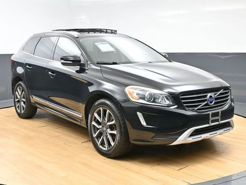 Used 2017 Volvo XC60 T6 Dynamic w/ Preferred Option Package AWD/4WD image 3